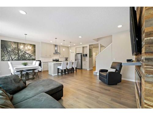 618 Kingsmere Way Se, Airdrie, AB - Indoor Photo Showing Living Room