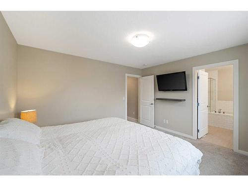 618 Kingsmere Way Se, Airdrie, AB - Indoor Photo Showing Bedroom