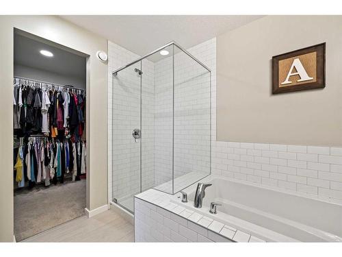 618 Kingsmere Way Se, Airdrie, AB - Indoor Photo Showing Bathroom