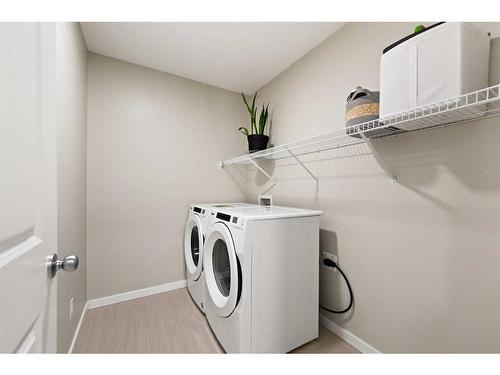 618 Kingsmere Way Se, Airdrie, AB - Indoor Photo Showing Laundry Room