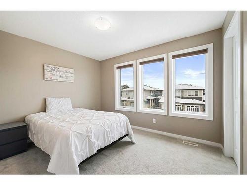 618 Kingsmere Way Se, Airdrie, AB - Indoor Photo Showing Bedroom