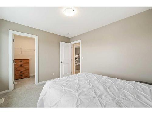 618 Kingsmere Way Se, Airdrie, AB - Indoor Photo Showing Bedroom