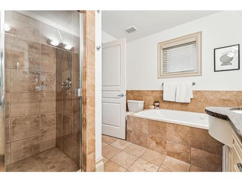 2532 3 Avenue Nw, Calgary, AB - Indoor Photo Showing Bathroom