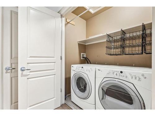 2532 3 Avenue Nw, Calgary, AB - Indoor Photo Showing Laundry Room