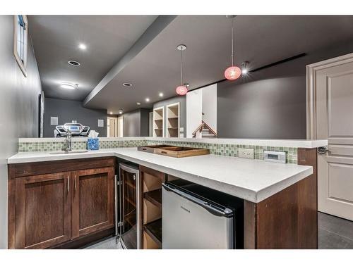 2532 3 Avenue Nw, Calgary, AB - Indoor Photo Showing Kitchen With Upgraded Kitchen