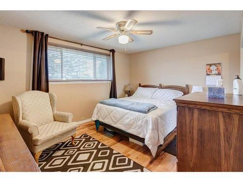 635 Marian Crescent Ne, Calgary, AB - Indoor Photo Showing Bedroom