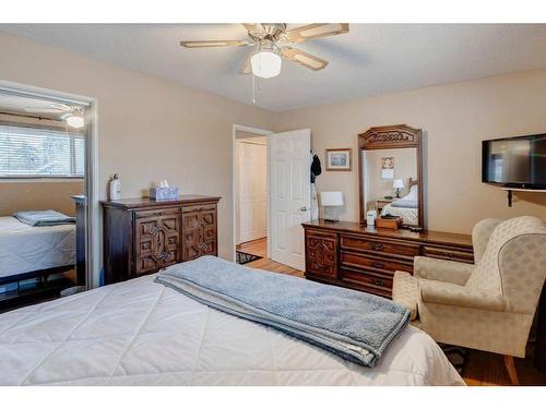 635 Marian Crescent Ne, Calgary, AB - Indoor Photo Showing Bedroom