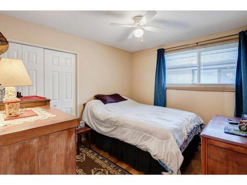 635 Marian Crescent Ne, Calgary, AB - Indoor Photo Showing Bedroom