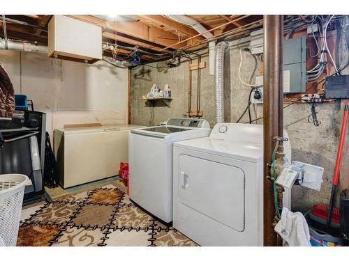 635 Marian Crescent Ne, Calgary, AB - Indoor Photo Showing Laundry Room