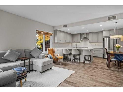 109-707 Spring Creek Drive, Canmore, AB - Indoor Photo Showing Living Room