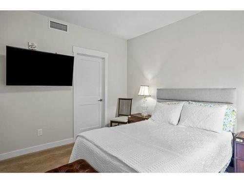 109-707 Spring Creek Drive, Canmore, AB - Indoor Photo Showing Bedroom