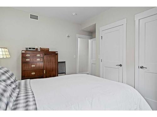 109-707 Spring Creek Drive, Canmore, AB - Indoor Photo Showing Bedroom