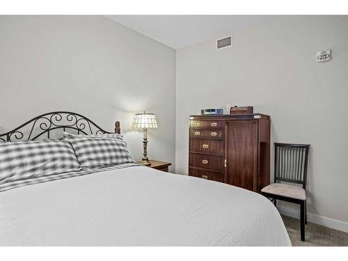 109-707 Spring Creek Drive, Canmore, AB - Indoor Photo Showing Bedroom