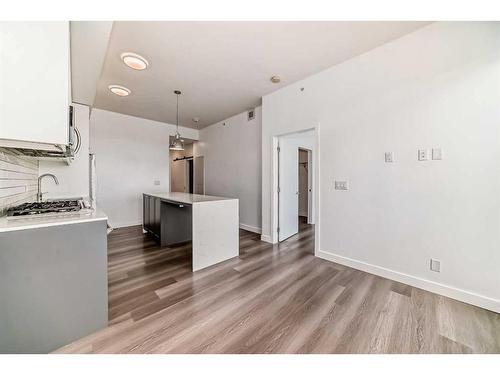 903-327 9A Street Nw, Calgary, AB - Indoor Photo Showing Kitchen