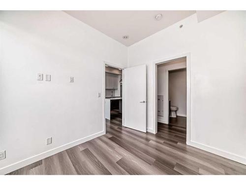 903-327 9A Street Nw, Calgary, AB - Indoor Photo Showing Other Room