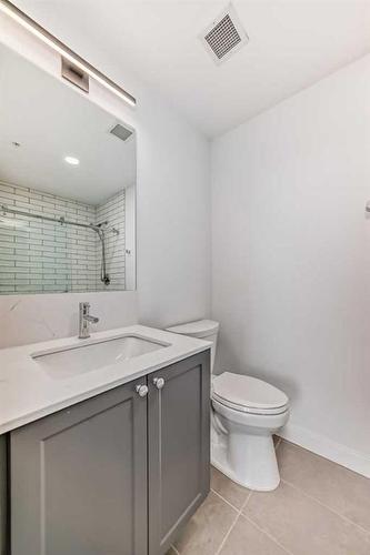 903-327 9A Street Nw, Calgary, AB - Indoor Photo Showing Bathroom