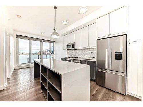 903-327 9A Street Nw, Calgary, AB - Indoor Photo Showing Kitchen With Stainless Steel Kitchen With Upgraded Kitchen