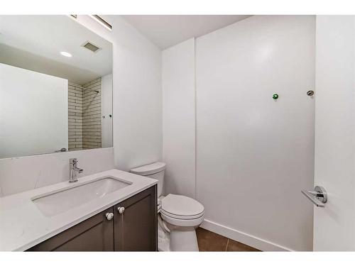 903-327 9A Street Nw, Calgary, AB - Indoor Photo Showing Bathroom