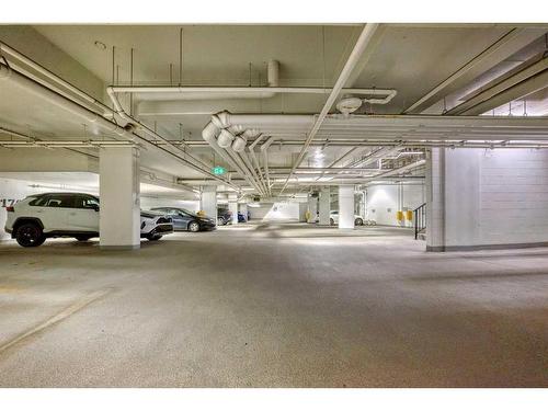 903-327 9A Street Nw, Calgary, AB - Indoor Photo Showing Garage