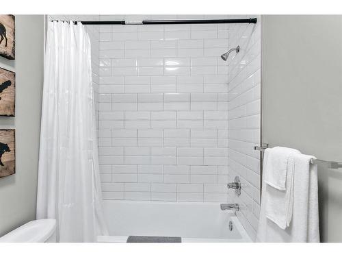 1934 26A Street Sw, Calgary, AB - Indoor Photo Showing Bathroom