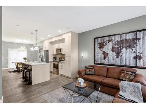 1934 26A Street Sw, Calgary, AB - Indoor Photo Showing Living Room