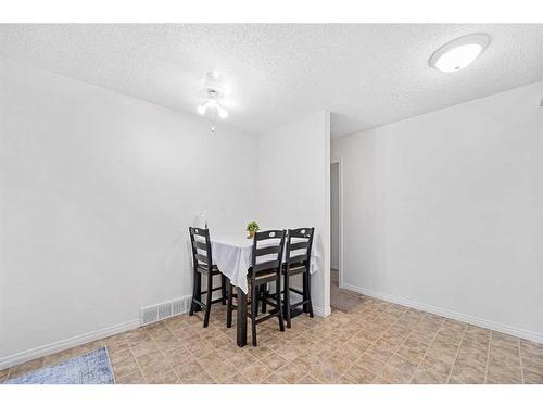 7511 41 Avenue Nw, Calgary, AB - Indoor