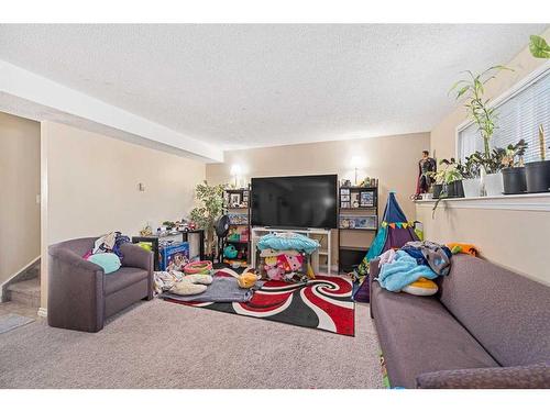 7511 41 Avenue Nw, Calgary, AB - Indoor