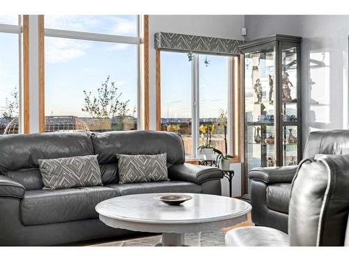 113 Pantego Road Nw, Calgary, AB - Indoor Photo Showing Living Room