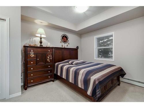 3107-4 Kingsland Close Se, Airdrie, AB - Indoor Photo Showing Bedroom