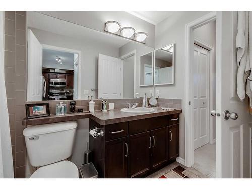 3107-4 Kingsland Close Se, Airdrie, AB - Indoor Photo Showing Bathroom