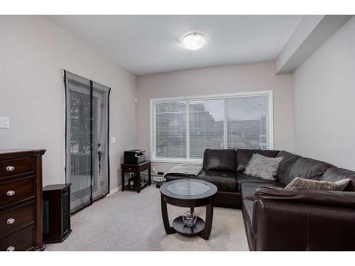 3107-4 Kingsland Close Se, Airdrie, AB - Indoor Photo Showing Living Room