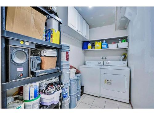 16 Pasadena Gardens Ne, Calgary, AB - Indoor Photo Showing Laundry Room