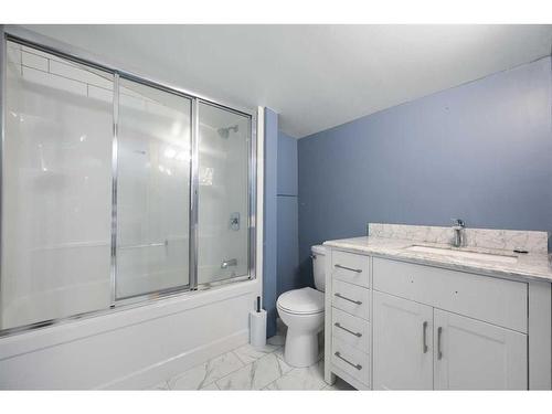 443 Mabbott Road, Drumheller, AB - Indoor Photo Showing Bathroom