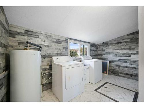 443 Mabbott Road, Drumheller, AB - Indoor Photo Showing Laundry Room