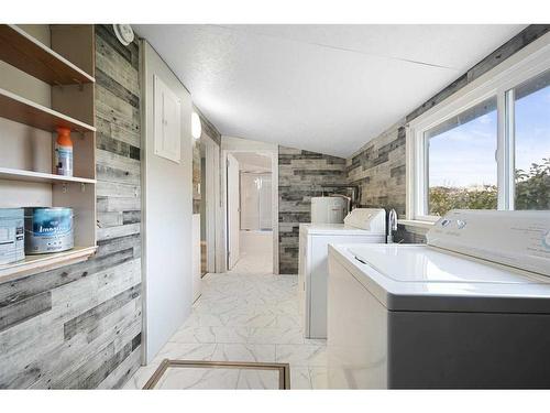 443 Mabbott Road, Drumheller, AB - Indoor Photo Showing Laundry Room