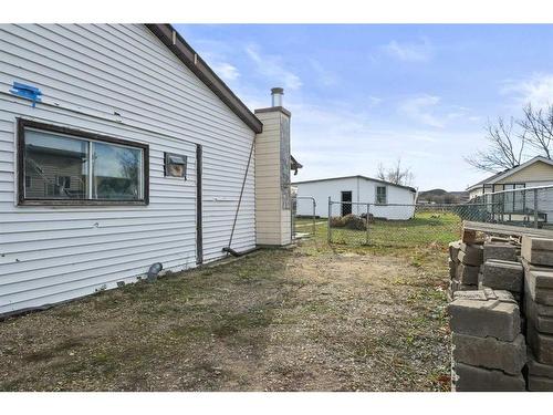 443 Mabbott Road, Drumheller, AB - Outdoor