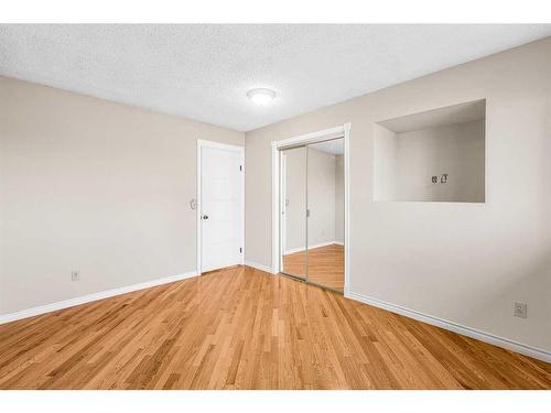 5211 Rundleview Road Ne, Calgary, AB - Indoor Photo Showing Other Room