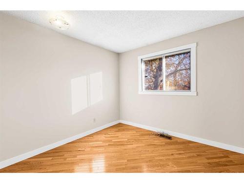 5211 Rundleview Road Ne, Calgary, AB - Indoor Photo Showing Other Room