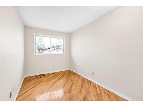 5211 Rundleview Road Ne, Calgary, AB - Indoor Photo Showing Other Room