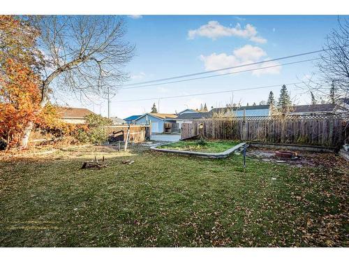 5211 Rundleview Road Ne, Calgary, AB - Outdoor