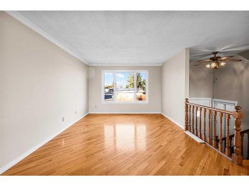 5211 Rundleview Road Ne, Calgary, AB - Indoor Photo Showing Other Room