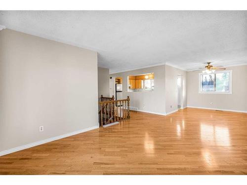 5211 Rundleview Road Ne, Calgary, AB - Indoor Photo Showing Other Room