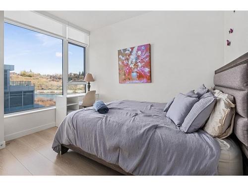 502-118 Waterfront Court Sw, Calgary, AB - Indoor Photo Showing Bedroom