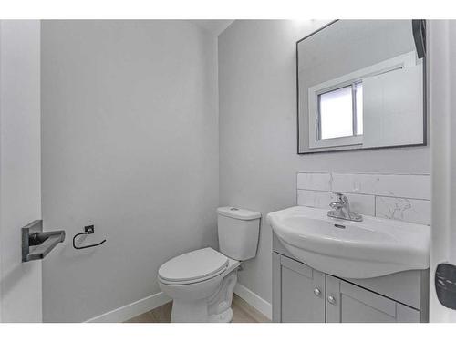 5824 Temple Drive Ne, Calgary, AB - Indoor Photo Showing Bathroom