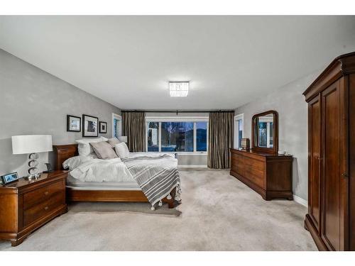 315 Simcrest Heights Sw, Calgary, AB - Indoor Photo Showing Bedroom