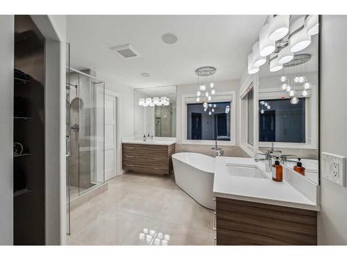 315 Simcrest Heights Sw, Calgary, AB - Indoor Photo Showing Bathroom