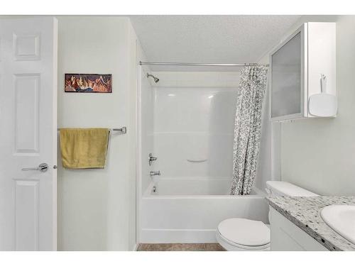 4211-755 Copperpond Boulevard Se, Calgary, AB - Indoor Photo Showing Bathroom