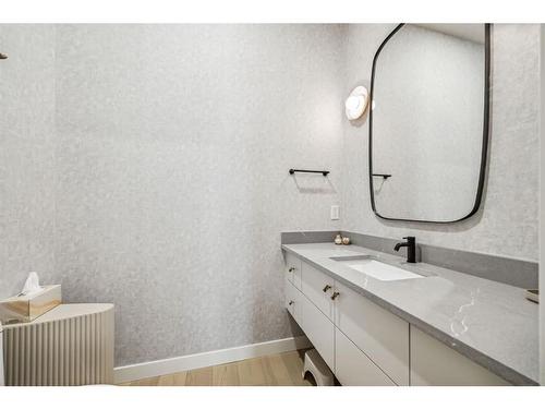 1816 Elizabeth Street Se, Calgary, AB - Indoor Photo Showing Bathroom