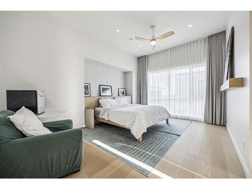 1816 Elizabeth Street Se, Calgary, AB - Indoor Photo Showing Bedroom