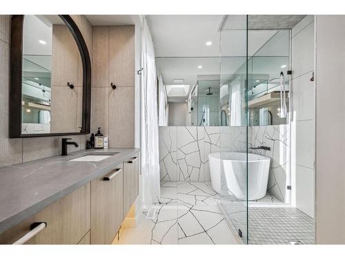 1816 Elizabeth Street Se, Calgary, AB - Indoor Photo Showing Bathroom